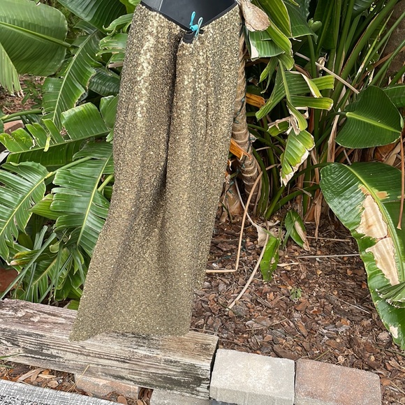 City chic gold sequin skirt - Picture 4 of 6